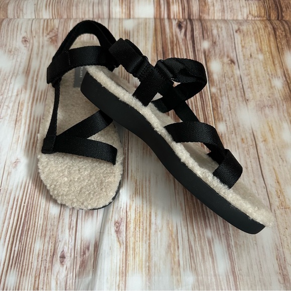 Everlane Shoes - Everlane Black The ReNew Teddy Sherpa Lined Sport Sandal Size 7